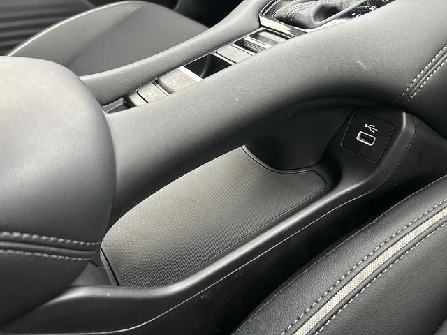 �n�C�f�b�L�Z���^�[�R���\�[���ł��I���̉��ɂ�����u����X�y�[�X������܂��I�J�[�i�r�Ɍq����t�r�a�W���b�N������܂��I�����[�d�Ή��ł��I