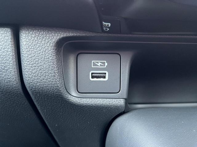 ヴェゼル ｅ：ＨＥＶ　Ｘ　ＣＤ再生　当社下取り車両　フォグライト　純正カーナビ　　キーレス　クルーズコントロール　Ｒカメラ　ＬＥＤヘッドライト　　オートハイビーム　禁煙車　ディーラー定期メンテナンス車両（19枚目）