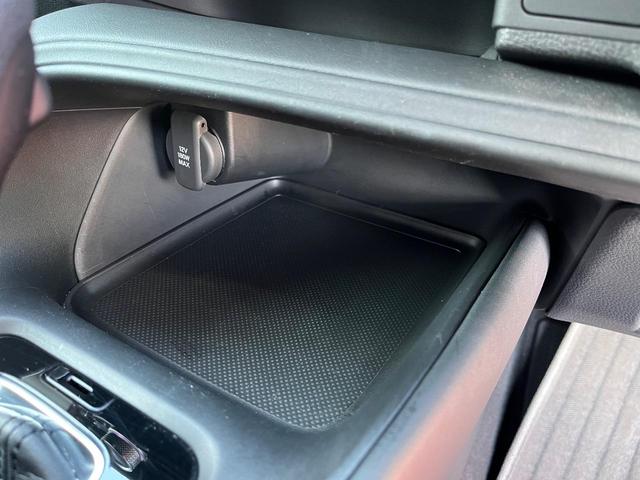 ヴェゼル ｅ：ＨＥＶ　Ｘ　ＣＤ再生　当社下取り車両　フォグライト　純正カーナビ　　キーレス　クルーズコントロール　Ｒカメラ　ＬＥＤヘッドライト　　オートハイビーム　禁煙車　ディーラー定期メンテナンス車両（21枚目）