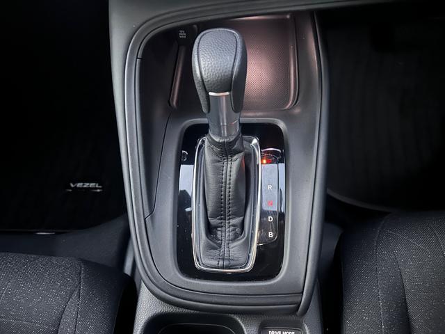 ヴェゼル ｅ：ＨＥＶ　Ｘ　ＣＤ再生　当社下取り車両　フォグライト　純正カーナビ　　キーレス　クルーズコントロール　Ｒカメラ　ＬＥＤヘッドライト　　オートハイビーム　禁煙車　ディーラー定期メンテナンス車両（22枚目）