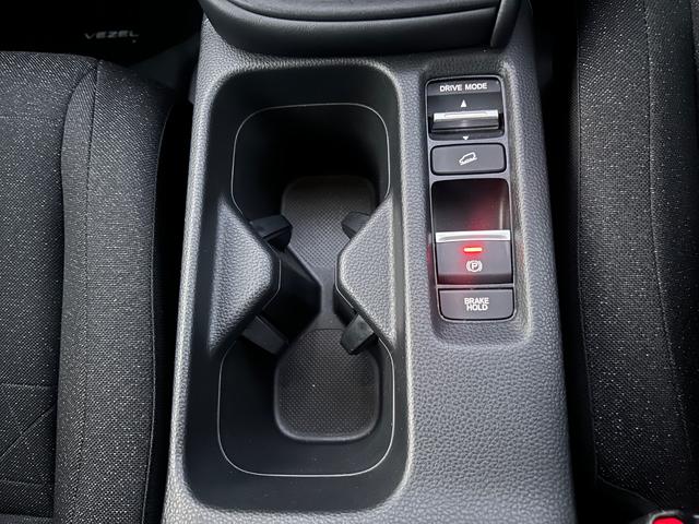 ヴェゼル ｅ：ＨＥＶ　Ｘ　ＣＤ再生　当社下取り車両　フォグライト　純正カーナビ　　キーレス　クルーズコントロール　Ｒカメラ　ＬＥＤヘッドライト　　オートハイビーム　禁煙車　ディーラー定期メンテナンス車両（23枚目）