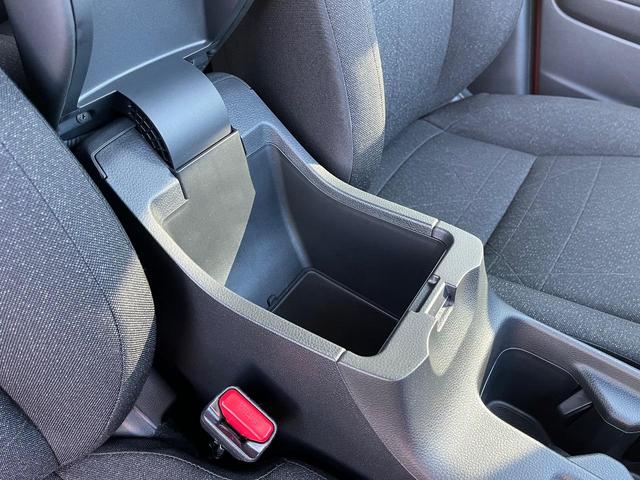 ヴェゼル ｅ：ＨＥＶ　Ｘ　ＣＤ再生　当社下取り車両　フォグライト　純正カーナビ　　キーレス　クルーズコントロール　Ｒカメラ　ＬＥＤヘッドライト　　オートハイビーム　禁煙車　ディーラー定期メンテナンス車両（30枚目）