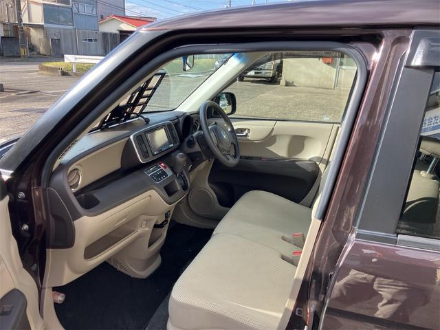 Ｎ－ＯＮＥ Ｇ・Ｌパッケージ　ＨＩＤヘッドライト　１４インチＡＷ　ナビ地デジＴＶ　バックカメラ　Ｂｌｕｅｔｏｏｔｈ　スマートキー　ＥＴＣ　プッシュスターター　電動格納ドアミラー　オートライト　オートエアコン　ベンチシート（25枚目）