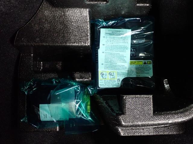 ヴェルファイア Ｚ　プレミア　革シート　サンルーフ　４ＷＤ　フルセグ　メモリーナビ　後席モニター　バックカメラ　衝突被害軽減システム　ＥＴＣ　ドラレコ　両側電動スライド　ＬＥＤヘッドランプ　乗車定員７人　３列シート（8枚目）