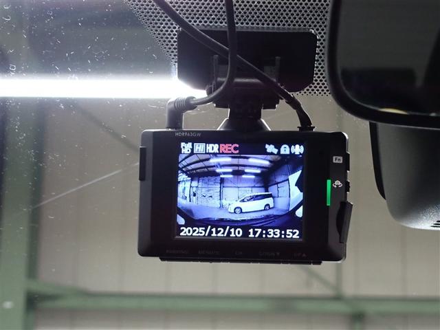 ノア ハイブリッドSi ダブルバイビー フルセグ メモリーナビ DVD再生 後席モニター バックカメラ 衝突被害軽減システム ETC ドラレコ 両側電動スライド LEDヘッドランプ 乗車定員7人 3列シート 記録簿(38枚目)