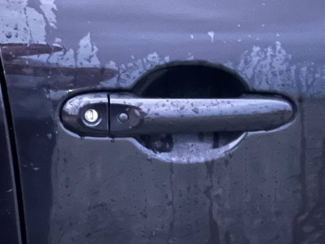 マーチ １２Ｘ　アイドリングストップ　スマートキー　プッシュスタートボタン　ナビ　ＴＶ　電動格納ミラー（21枚目）