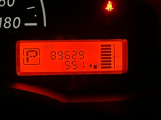 マーチ １２Ｘ　アイドリングストップ　スマートキー　プッシュスタートボタン　ナビ　ＴＶ　電動格納ミラー（31枚目）