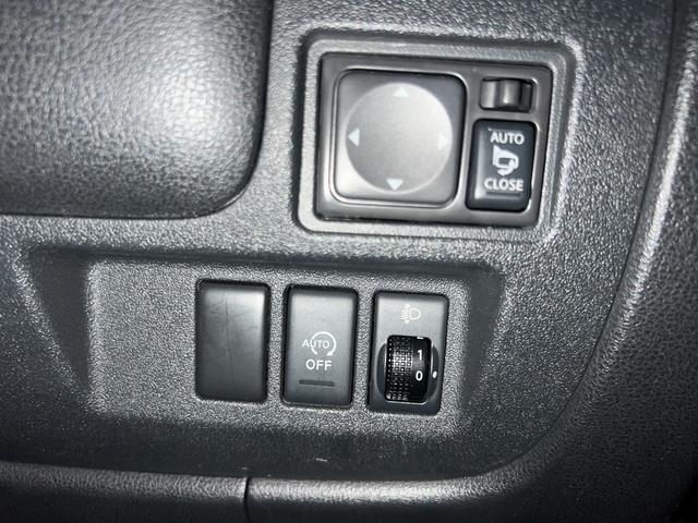 マーチ １２Ｘ　アイドリングストップ　スマートキー　プッシュスタートボタン　ナビ　ＴＶ　電動格納ミラー（39枚目）