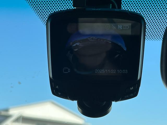 【ドラレコ】ドライブレコーダーを取り付けることで「事故の証拠」を残すことができます。。また最近多いあおり運転や対人トラブルにも対応できますので、ご自身を守る上での大切な装備になります。