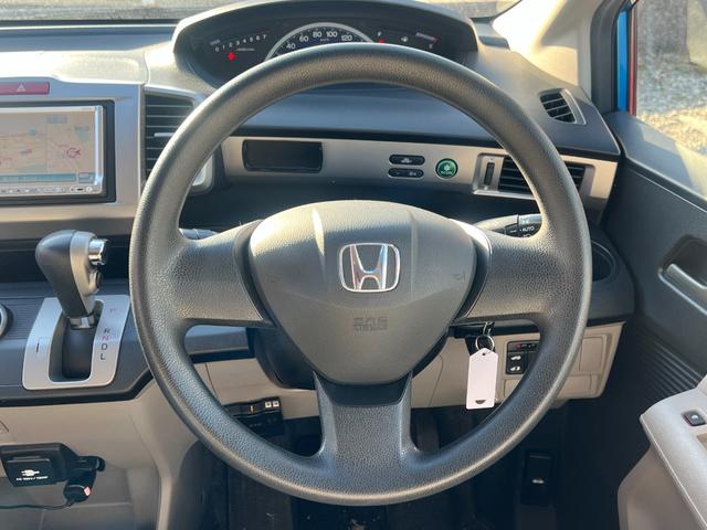 フリード G ジャストセレクション 左側パワースライドドア ナビ ETC ディスチャージヘッドライト キーレスキー(3枚目)