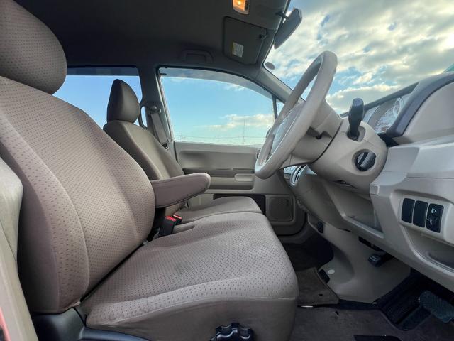 �y�^�]�Ȏ���z�^�]�Ȏ���͑��쐫���悭�A�V���v���ȃf�U�C���ƂȂ��Ă���܂��B���[�^�[��X�C�b�`�֌W�����Ɍ��₷�����K�ȃh���C�u���\�ł��I