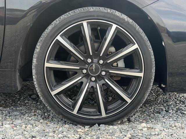 プリウス Ｓ　ハイブリッドカー　アイドリングストップ　ナビ　ＴＶ　バックカメラ　スマートキー　プッシュスタートボタン（15枚目）