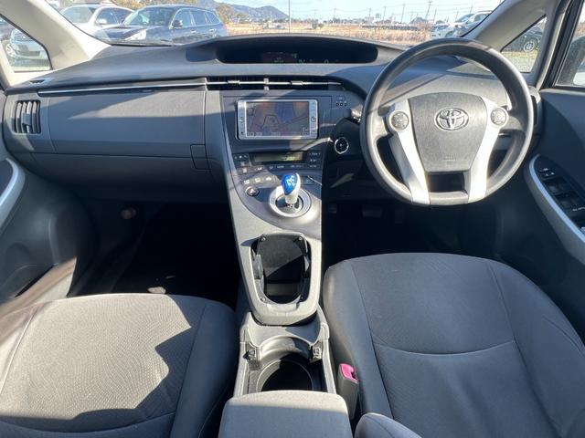 プリウス Ｓ　サンルーフ　ハイブリッドカー　アイドリングストップ　ナビ　ワンセグＴＶ　スマートキー　ＥＴＣ（2枚目）