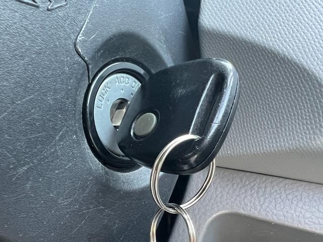 �y�L�[���X�z�L�[���X�G���g���[�V�X�e�����̗p���Ă���܂��B�Ԃ̌����ɍ������ނ��ƂȂ��h�A�̃��b�N�A�A�����b�N���\�ł��B