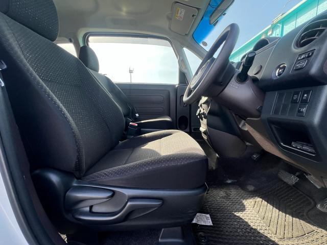 �y�^�]�Ȏ���z�^�]�Ȏ���͑��쐫���悭�A�V���v���ȃf�U�C���ƂȂ��Ă���܂��B���[�^�[��X�C�b�`�֌W�����Ɍ��₷�����K�ȃh���C�u���\�ł��I