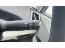 【オートライトシステム装備車】車外の環境に合わせてライトを点灯するスマートなシステムです。夕暮れや、トンネル入り口では瞬時に点灯するなど、点灯、消灯を車外の明るさに応じて行ってくれる快適装備です。