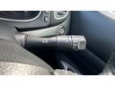 【オートライトシステム装備車】車外の環境に合わせてライトを点灯するスマートなシステムです。夕暮れや、トンネル入り口では瞬時に点灯するなど、点灯、消灯を車外の明るさに応じて行ってくれる快適装備です。