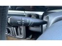 【オートエアコン装備車】オート機能にすることで、」室内温度や風向きや風量を自動調整してくれる便利な機能です。見た目もスタイリッシュでおしゃれなデザインとなっております。
