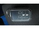 【スマートキー装備車】スマートキーをお持ちになっておりましたら、両手が塞がっていてもドアの開閉も可能です。