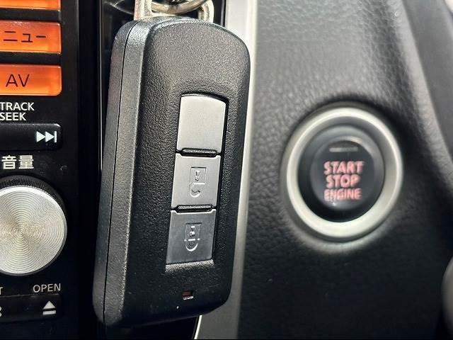 【スマートキー】車内へのアクセスやエンジン始動が楽々に行える今や必須アイテムのキー複製防止の「イモビライザー」まで備わっております。