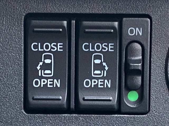 【両側オートスライドドア】ドアノブのボタン一つで開閉も可能です！