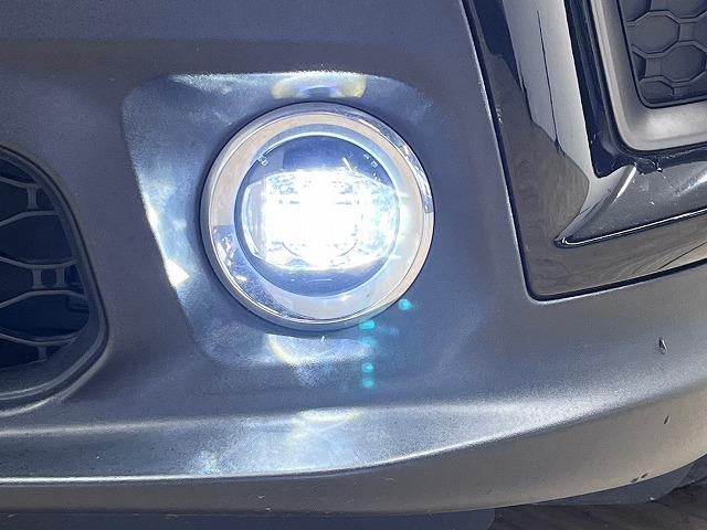 ジープ・レネゲード リミテッド　純正ナビ　ＢＳＭ　Ｂカメラ　ＥＴＣ　ＬＥＤ　Ｂｌｕｅｔｏｏｔｈ　レーダークルコン　車線逸脱　シートヒーター　クリソナ　ステアリングヒーター　電動シート　オートライト（30枚目）