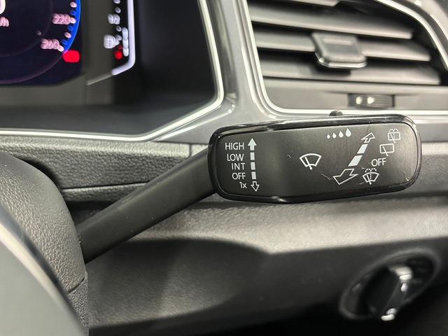 Ｔ－ロック ＴＤＩ　スポーツ　メーカーナビ　ＡｐｐｌｅＣａｒＰｌａｙ　アダプティブクルコン　オートライト　オートエアコン　ルーフレール　デジタルコックピット　コンビシート　ブラインドスポット　レーンキープ　ＬＥＤライト（53枚目）