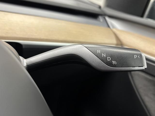モデルＹ ベースグレード　オートパイロット　ガラスルーフ　ＥＴＣ　本革シート　シートヒーター　サイドカメラ　純正１５インチナビ　バックカメラ　ＬＥＤライト　パワーシート　禁煙　ＡＢＳ　パーキングアシスト　パワーバックドア（52枚目）