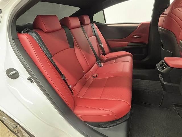 ＥＳ ＥＳ３００ｈ　Ｆスポーツ　サンルーフ　純正１２．３型ナビ　ＢＳＭ　デジタルインナーミラー　赤革シート　レーダークルコン　レーンキープアシスト　パワーバックドア　シートベンチレーション　ステリングヒーター　バックカメラ（6枚目）