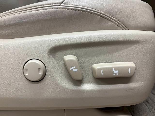 ランドクルーザープラド ＴＸ　Ｌパッケージ　７人乗り　サンルーフ　ＯＰ１９インチＡＷ　全周囲カメラ　純正ナビ　レザーシート　シートヒーター　ベンチレーション　パワーシート　レーダークルーズコントロール　オートハイビーム　ＥＴＣ（11枚目）