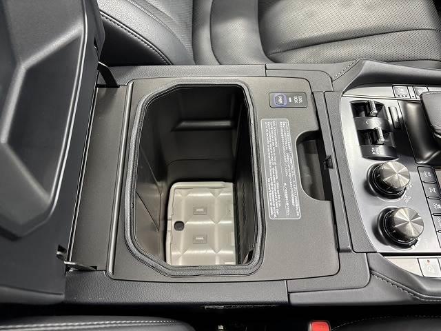 ＬＸ ＬＸ５７０　モデリスタエアロ　マークレビンソン　サンルーフ　クールボックス　後席モニター　黒革　シートベンチレーション　レーダークルコン　パワーバックドア　クリアランスソナー　ＢＳＭ　ＥＴＣ　３列シート（10枚目）