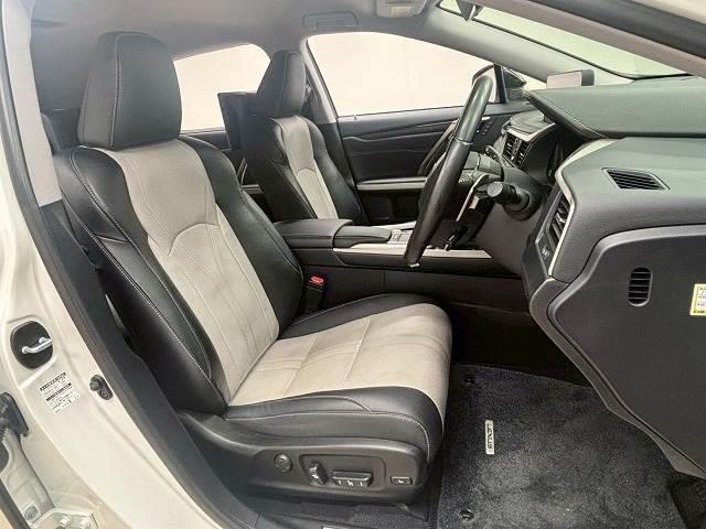 ＲＸ ＲＸ４５０ｈ　ブラックツアラー　後席モニター　全周囲カメラ　純正１２．３インチナビ　シートヒーター　ベンチレーション　ステアリングヒーター　パワーバックドア　ＢＳＭ　メモリー付きパワーシート　ＥＴＣ　オートハイビーム（5枚目）