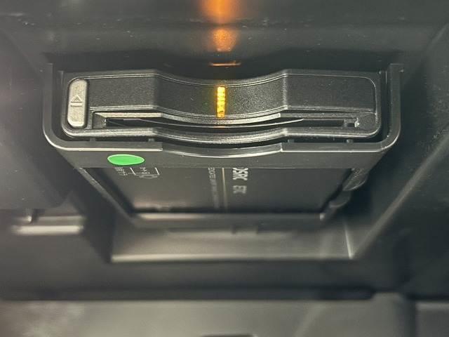 ＸＣ６０ Ｄ４　ＡＷＤ　モーメンタム　ワンオーナー　純正９インチナビ　全周囲カメラ　パワーシート　シートヒーター　パワーバックドア　ＢＳＭ　レーダークルーズコントロール　オートハイビーム　ＥＴＣ　スマートキー　電動格納ミラー（12枚目）