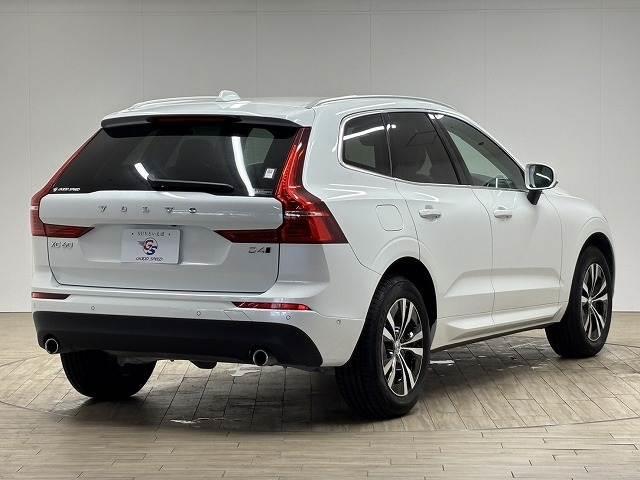 ＸＣ６０ Ｄ４　ＡＷＤ　モーメンタム　ワンオーナー　純正９インチナビ　全周囲カメラ　パワーシート　シートヒーター　パワーバックドア　ＢＳＭ　レーダークルーズコントロール　オートハイビーム　ＥＴＣ　スマートキー　電動格納ミラー（17枚目）