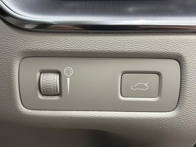 ＸＣ６０ Ｄ４　ＡＷＤ　モーメンタム　ワンオーナー　純正９インチナビ　全周囲カメラ　パワーシート　シートヒーター　パワーバックドア　ＢＳＭ　レーダークルーズコントロール　オートハイビーム　ＥＴＣ　スマートキー　電動格納ミラー（64枚目）