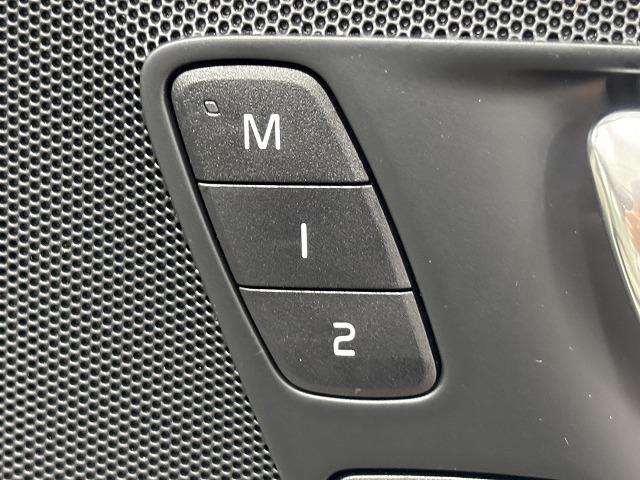 ＸＣ６０ Ｄ４　ＡＷＤ　モーメンタム　ワンオーナー　純正９インチナビ　全周囲カメラ　パワーシート　シートヒーター　パワーバックドア　ＢＳＭ　レーダークルーズコントロール　オートハイビーム　ＥＴＣ　スマートキー　電動格納ミラー（67枚目）