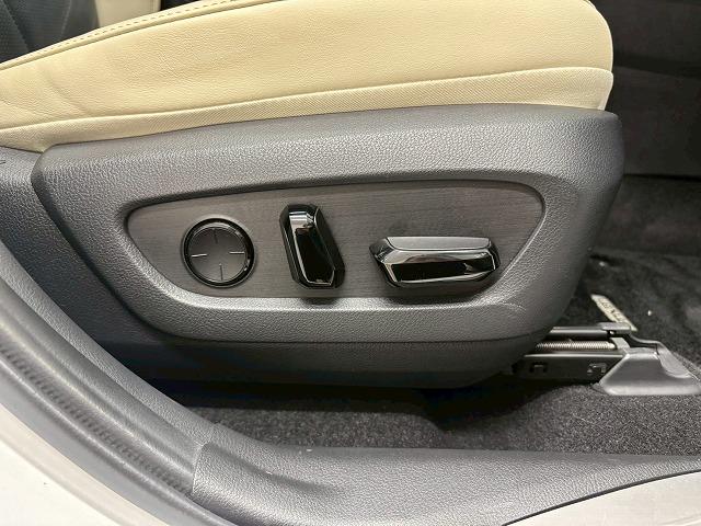 ＮＸ ＮＸ３５０ｈ　バージョンＬ　サンルーフ　純正１４型ナビ　地デジ　全方位カメラ　パワーバックドア　三眼ＬＥＤヘッドライト　パノラマサンルーフ　白黒革シート　シートベンチレーション　レーダークルコン　レーンキープアシスト　禁煙（33枚目）