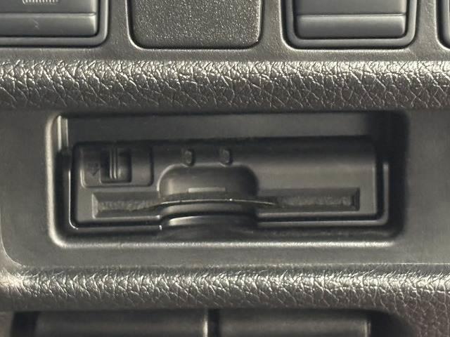 エクストレイル ２０Ｘ　エマージェンシーブレーキ　禁煙　シートヒーター　純正ナビ　地デジ　軽減ブレーキ　ＥＴＣ　Ｂｌｕｅｔｏｏｔｈ　ＣＤ／ＤＶＤ再生　バックカメラ　スマートキー　社外１８インチアルミホイール　ステアリングスイッチ　フォグライト（11枚目）