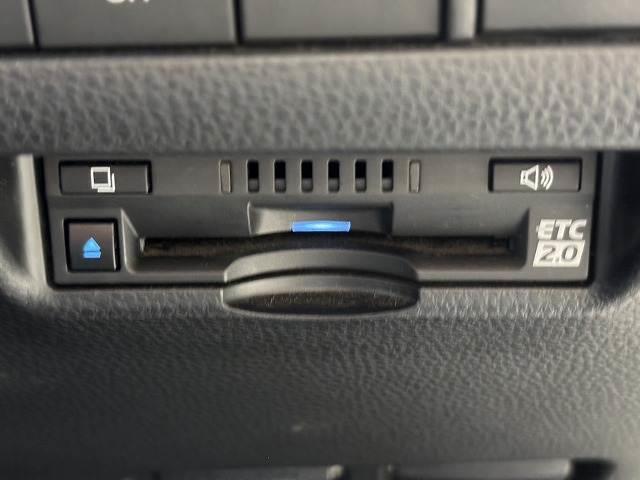ハリアー Ｚ　純正１２．３型ナビ　ＪＢＬ　モデリスタ　エアロ　黒革シート　盗難防止　運転席パワーシート　地デジ　横滑防止装置　リアビューカメラ　Ｗエアバッグ　キーレス　スマートキ－　サイドエアバッグ　エアコン　禁煙（12枚目）
