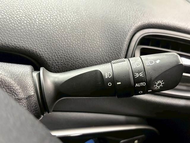 プリウス Ｓ　“Ｓａｆｅｔｙ　Ｐｌｕｓ”　エアロ　純正９型ナビ　オートハイビーム　衝突回避システム　ＳＤナビゲーション　バックモニター　ＬＥＤライト　クルコン　ＥＴＣ装備　スマートキー　ナビＴＶ　イモビライザー　横滑り防止機能　ＰＷ（12枚目）