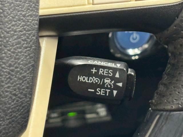 プリウス Ｓ　純正９型ナビ　バックカメラ　衝突軽減ブレーキ　レーダークルーズコントロール　レーンキープアシスト　オートライト　オートハイビーム　ＥＴＣ　地デジ　バックカメラ　Ｂｌｕｅｔｏｏｔｈ　スマートキー（7枚目）