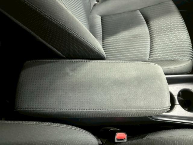 プリウス Ｓ　純正９型ナビ　バックカメラ　衝突軽減ブレーキ　レーダークルーズコントロール　レーンキープアシスト　オートライト　オートハイビーム　ＥＴＣ　地デジ　バックカメラ　Ｂｌｕｅｔｏｏｔｈ　スマートキー（35枚目）