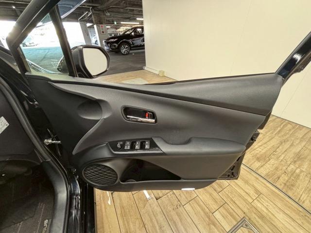 プリウス Ｓ　純正９型ナビ　バックカメラ　衝突軽減ブレーキ　レーダークルーズコントロール　レーンキープアシスト　オートライト　オートハイビーム　ＥＴＣ　地デジ　バックカメラ　Ｂｌｕｅｔｏｏｔｈ　スマートキー（39枚目）