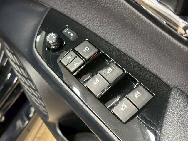 プリウス Ｓ　純正９型ナビ　バックカメラ　衝突軽減ブレーキ　レーダークルーズコントロール　レーンキープアシスト　オートライト　オートハイビーム　ＥＴＣ　地デジ　バックカメラ　Ｂｌｕｅｔｏｏｔｈ　スマートキー（40枚目）