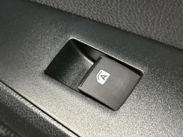 プリウス Ｓ　純正９型ナビ　バックカメラ　衝突軽減ブレーキ　レーダークルーズコントロール　レーンキープアシスト　オートライト　オートハイビーム　ＥＴＣ　地デジ　バックカメラ　Ｂｌｕｅｔｏｏｔｈ　スマートキー（43枚目）