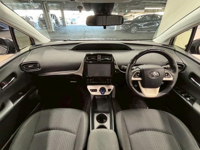 プリウス Ｓ　純正９型ナビ　バックカメラ　衝突軽減ブレーキ　レーダークルーズコントロール　レーンキープアシスト　オートライト　オートハイビーム　ＥＴＣ　地デジ　バックカメラ　Ｂｌｕｅｔｏｏｔｈ　スマートキー（45枚目）