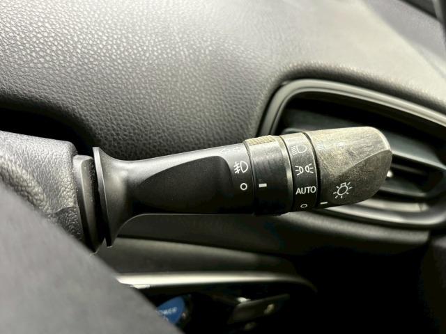 プリウス Ｓ　純正９型ナビ　バックカメラ　衝突軽減ブレーキ　レーダークルーズコントロール　レーンキープアシスト　オートライト　オートハイビーム　ＥＴＣ　地デジ　バックカメラ　Ｂｌｕｅｔｏｏｔｈ　スマートキー（52枚目）