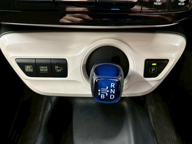 プリウス Ｓ　純正９型ナビ　バックカメラ　衝突軽減ブレーキ　レーダークルーズコントロール　レーンキープアシスト　オートライト　オートハイビーム　ＥＴＣ　地デジ　バックカメラ　Ｂｌｕｅｔｏｏｔｈ　スマートキー（55枚目）