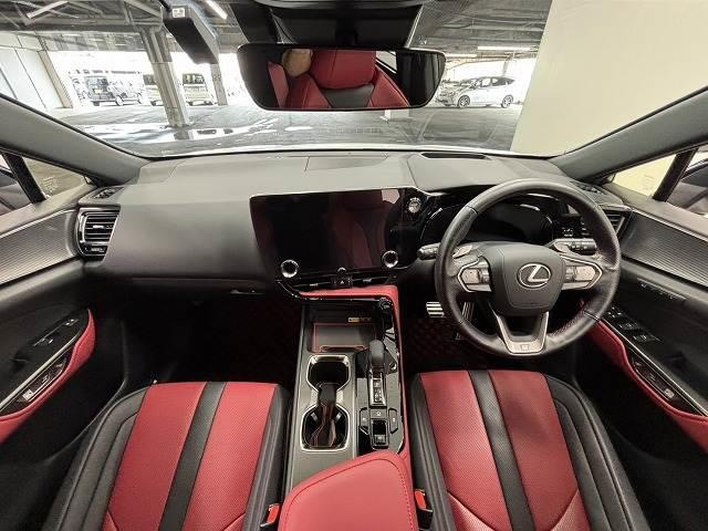 ＮＸ ＮＸ３５０ｈ　Ｆスポーツ　三眼ＬＥＤ　全周囲カメラ　純正１４インチナビ　地デジ　赤革シート　レーダークルコン　レーンキープアシスト　パワーバックドア　シートベンチレーション　パワーシート　シートメモリー　ＢＳＭ　ＥＴＣ（2枚目）