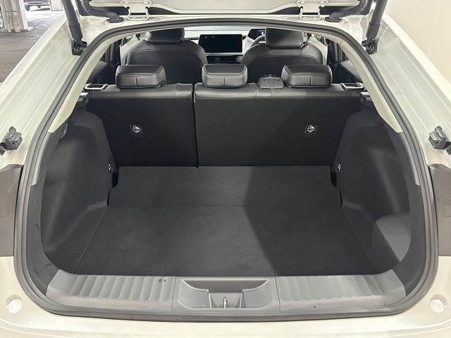 プリウス Ｚ　純正１２．３型ナビ　全方位カメラ　ベンチレーション　レーダークルーズコントロール　レーンキープアシスト　パワーバックドア　パーキングアシスト　パワーシート　シートメモリー　地デジ　ＢＳＭ　ＥＴＣ（13枚目）